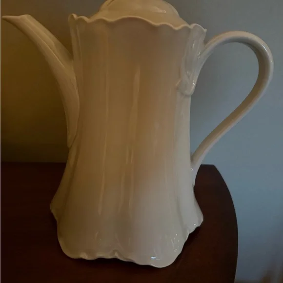 Vintage Hutschenreuter Racine pattern White Porcelain Coffee Pot and Creamer Set - Picture 3 of 7